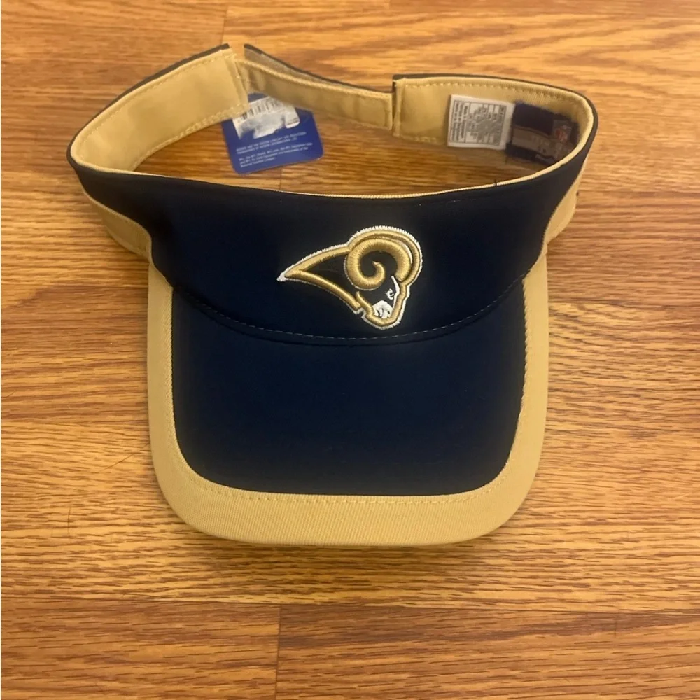 Vntage St. Louis Rams Reebok - Picture 1 of 3